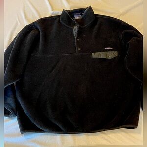 Men’s Patagonia Synchilla vintage Snap-T fleece pull over. Black